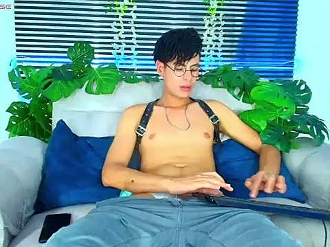 ThiiagoSaeenz online show from March 11, 2026, 5:19 pm