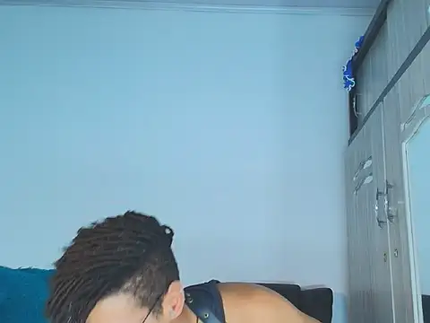 Snapshot of ThiiagoSaeenz chatting on July 11, 2026, 10:00 pm ThiiagoSaeenz online show from July 11, 2026, 10:00 pm