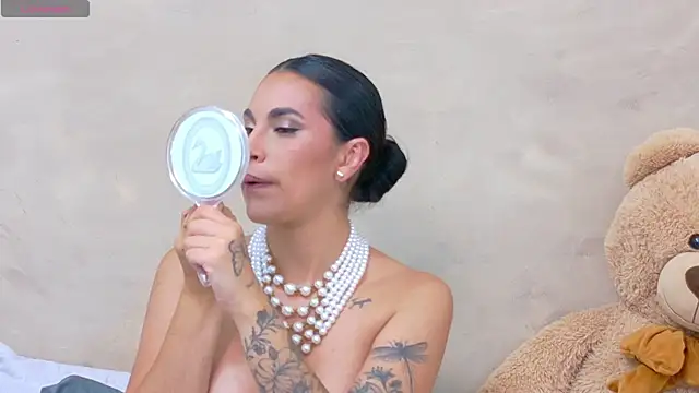 AndiVasquez online show from May 2, 2026, 10:42 am