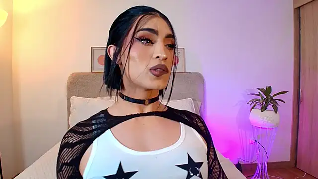 KarolPortellaa online show from June 14, 2026, 9:50 pm
