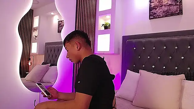 Snapshot of Fancy_Vixen chatting on February 18, 2026, 3:24 am Fancy Vixen online show from February 18, 2026, 3:24 am