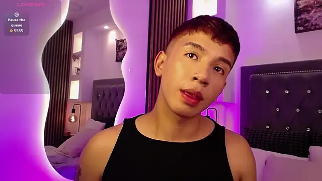 Snapshot of Fancy_Vixen chatting on April 2, 2026, 3:48 am Fancy Vixen online show from April 2, 2026, 3:48 am