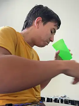 Nicolas Lizcano online show from February 5, 2026, 7:51 pm