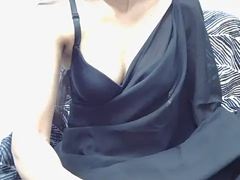 Snapshot of Qute_flora chatting on March 15, 2026, 5:41 pm Qute flora online show from March 15, 2026, 5:41 pm