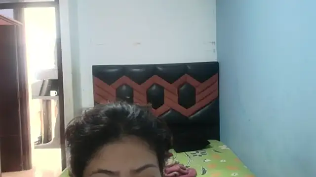 mialinda online show from February 4, 2026, 3:07 pm