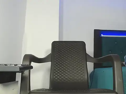 hotboyluxe online show from April 30, 2026, 1:28 pm