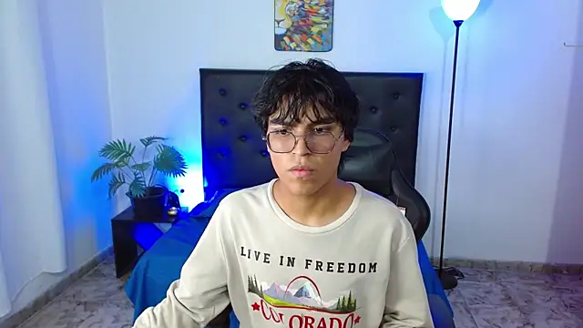 Maecum18 online show from February 7, 2026, 9:51 pm