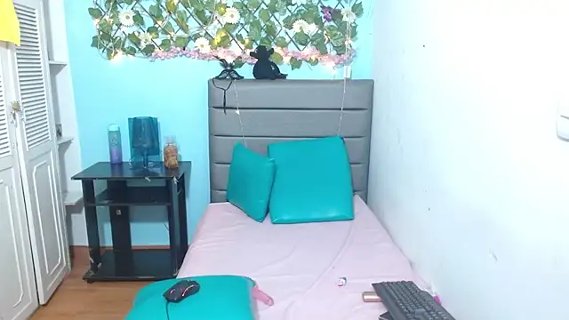 chloejonesrs707 online show from February 5, 2026, 11:59 am