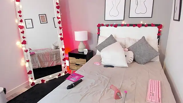 QueenRose    online show from February 23, 2026, 1:52 pm