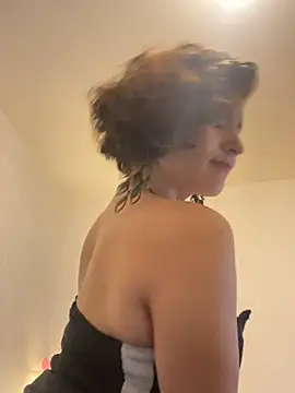 eva luz online show from May 7, 2026, 7:19 pm