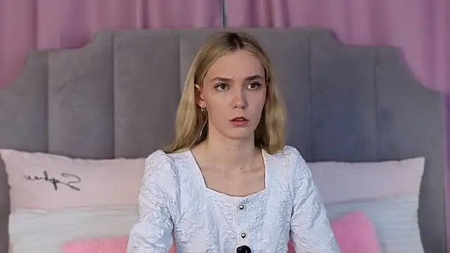 NikkiRyx online show from June 3, 2026, 3:39 pm