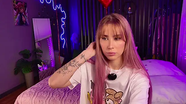 Snapshot of plugmyHDMI chatting on February 16, 2026, 7:54 pm plugmyHDMI online show from February 16, 2026, 7:54 pm