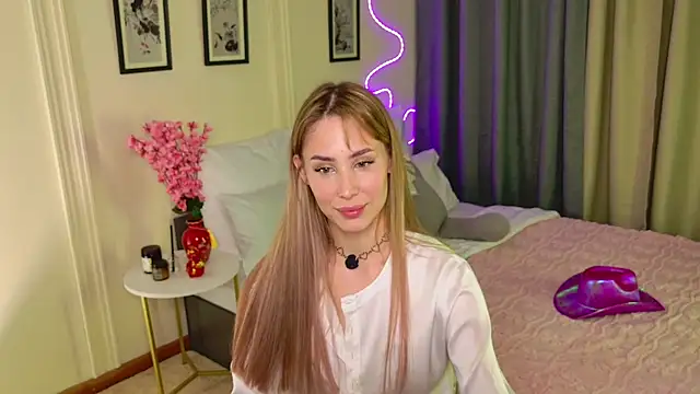 Snapshot of plugmyHDMI chatting on March 16, 2026, 5:39 pm plugmyHDMI online show from March 16, 2026, 5:39 pm