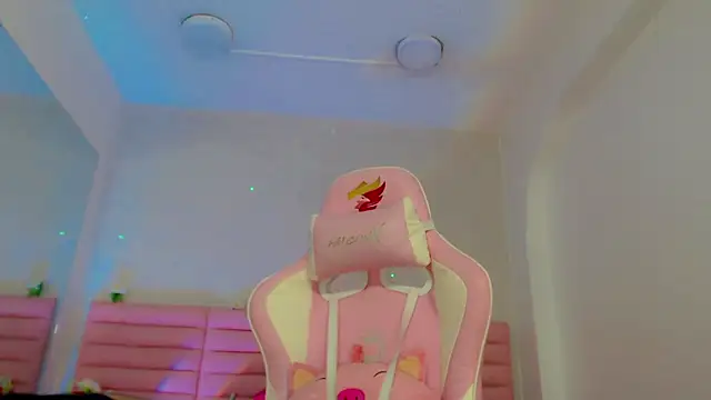 estefany squirt1 online show from February 7, 2026, 4:27 am