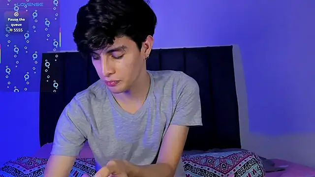 axxxel twink online show from April 28, 2026, 2:21 am