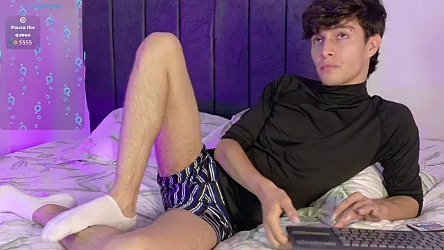 axxxel twink online show from June 22, 2026, 3:25 am
