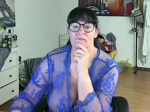 Snapshot of Sylly chatting on December 27, 2024, 8:24 am Sylly online show from December 27, 2024, 8:24 am