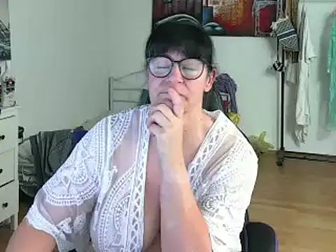 Snapshot of Sylly chatting on December 29, 2024, 7:06 am Sylly online show from December 29, 2024, 7:06 am