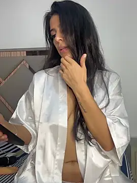 EvaMiranda online show from May 9, 2026, 4:17 am