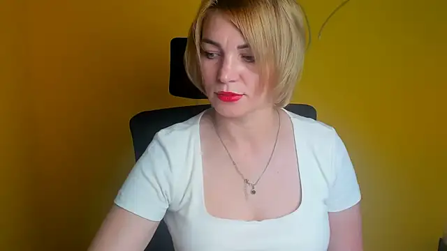 CuttieEmma online show from July 3, 2026, 11:49 am