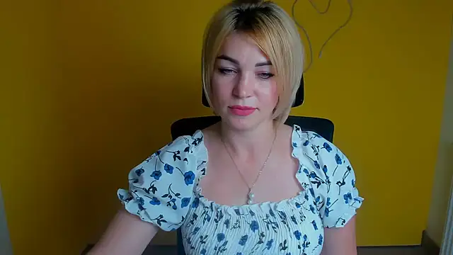 CuttieEmma online show from August 3, 2026, 11:37 am