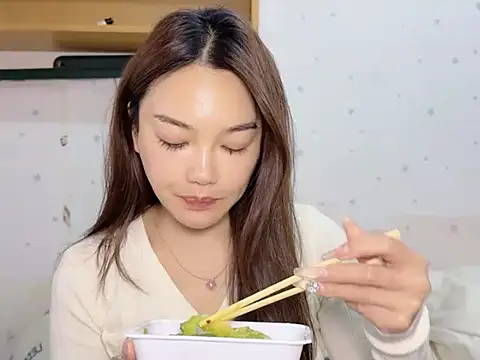 leilei660 online show from February 3, 2026, 8:30 am