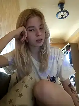 EsterSteele online show from February 3, 2026, 1:16 pm