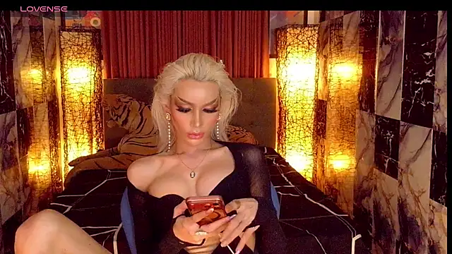 Snapshot of SeductiveSamanthaTS chatting on June 14, 2026, 3:41 am SeductiveSamanthaTS online show from June 14, 2026, 3:41 am