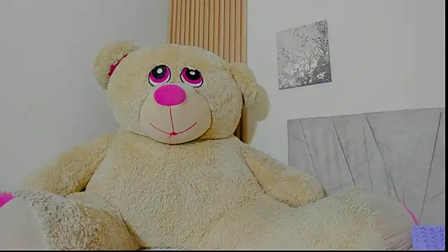 alix pretty18 online show from March 22, 2026, 5:05 pm