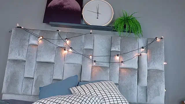 EmmaLou   online show from February 4, 2026, 4:07 am