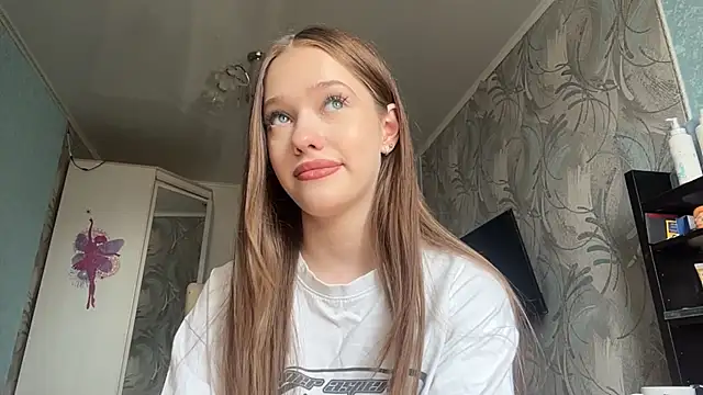 Snapshot of CarolOttum chatting on April 1, 2026, 8:59 am CarolOttum online show from April 1, 2026, 8:59 am