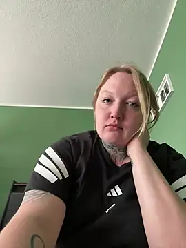 Lolaaxxx13 online show from May 28, 2026, 11:40 am
