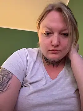 Lolaaxxx13 online show from June 1, 2026, 7:04 pm