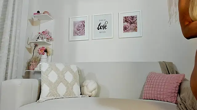 Snapshot of Mia_Rosee1 chatting on April 14, 2026, 12:05 am Mia Rosee1 online show from April 14, 2026, 12:05 am