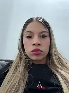 Snapshot of Mia_Rosee1 chatting on May 3, 2026, 12:27 am Mia Rosee1 online show from May 3, 2026, 12:27 am