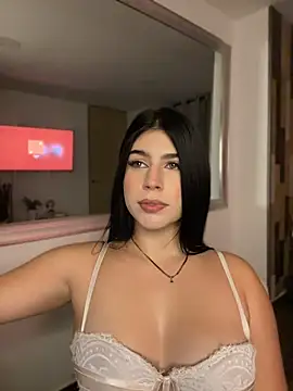  HannahFox  online show from August 3, 2026, 11:30 pm