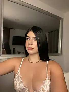  HannahFox  online show from August 4, 2026, 11:40 pm