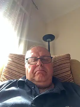 Snapshot of YachtCaptain10 chatting on April 15, 2026, 8:43 am YachtCaptain10 online show from April 15, 2026, 8:43 am