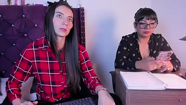 Valkiria-and-Dione online show from February 9, 2026, 7:40 pm