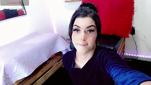 NathalialLooes online show from February 2, 2026, 11:03 pm