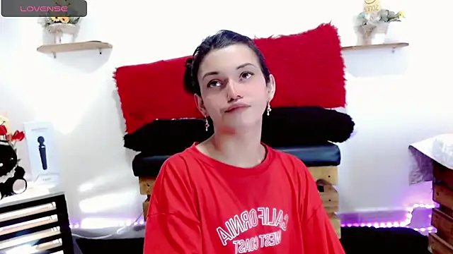 NathalialLooes online show from February 15, 2026, 8:49 pm