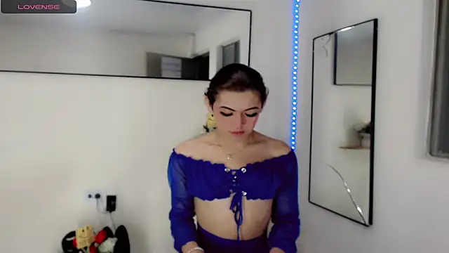 NathalialLooes online show from April 27, 2026, 5:16 am