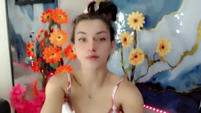 NathalialLooes online show from June 12, 2026, 5:06 am