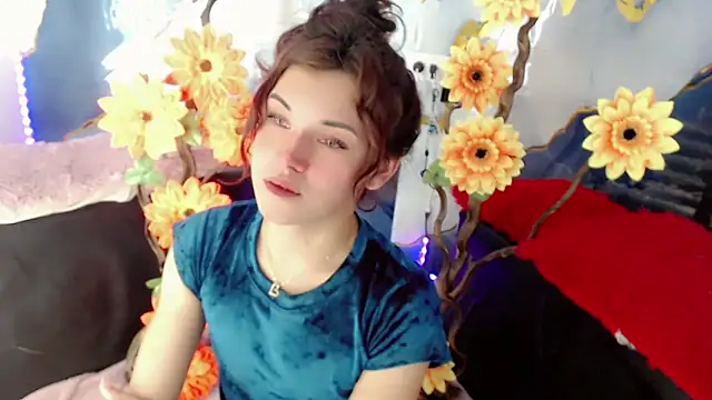 NathalialLooes online show from June 14, 2026, 5:42 am