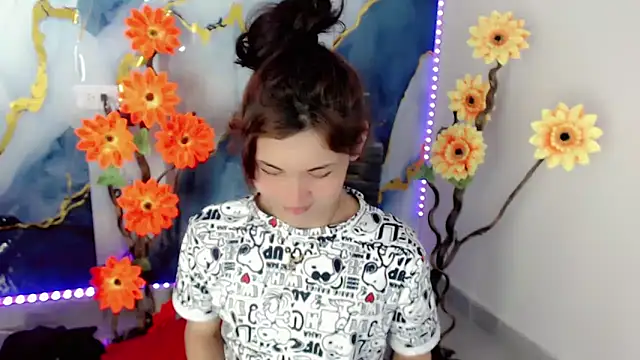 NathalialLooes online show from June 15, 2026, 4:15 am