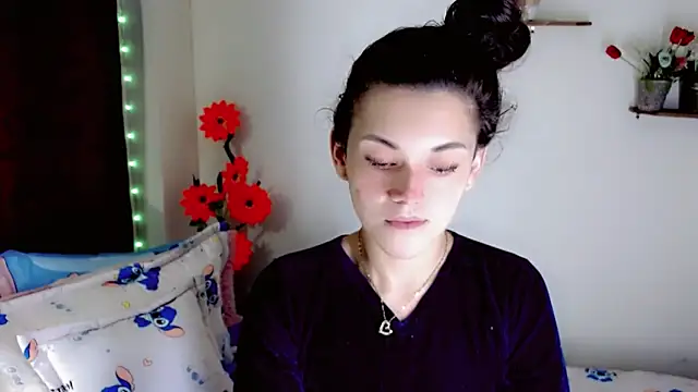 NathalialLooes online show from June 19, 2026, 4:50 am