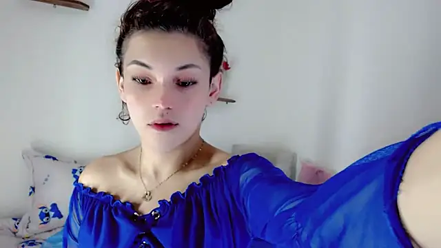 NathalialLooes online show from June 20, 2026, 8:44 pm