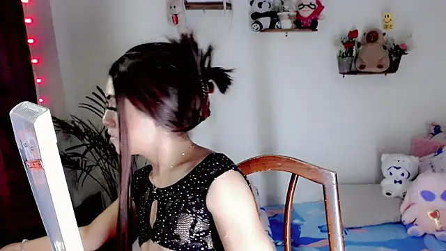 NathalialLooes online show from June 24, 2026, 9:08 am