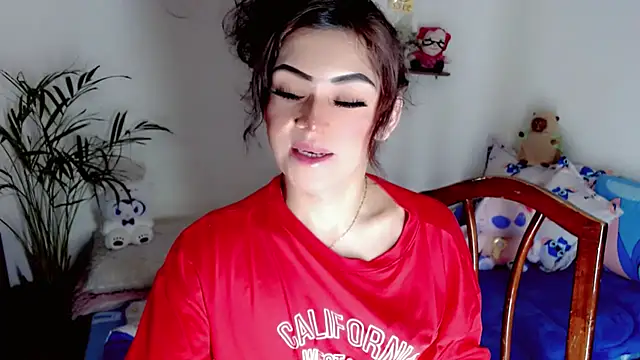NathalialLooes online show from June 25, 2026, 5:17 pm