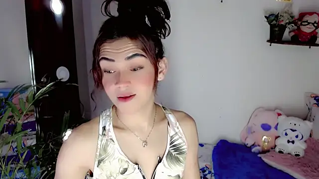 NathalialLooes online show from June 26, 2026, 5:23 am